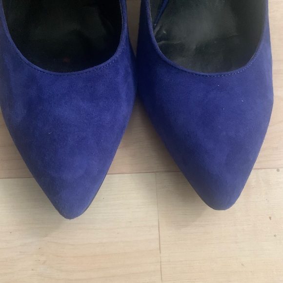 Nine West Blue Suede Heels. - Picture 2 of 9